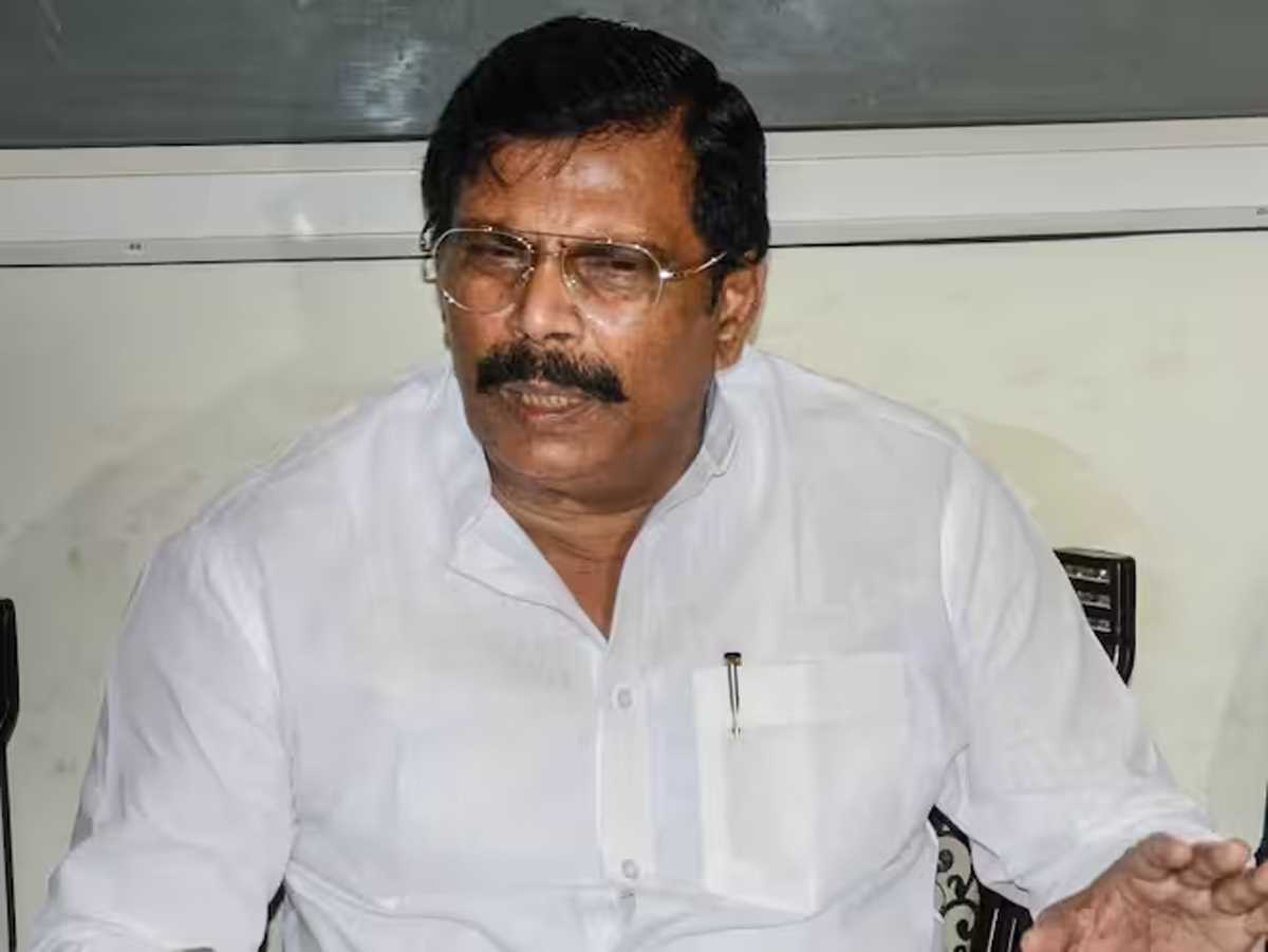 अपराधियों पर राजनीति